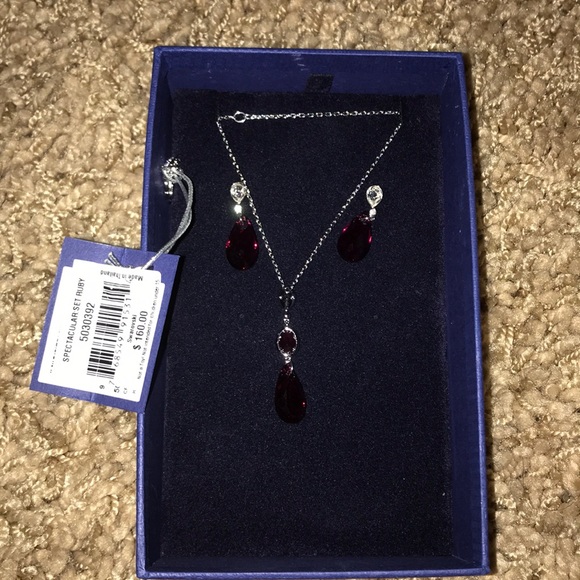 NWT “Spectacular Swarovski ruby set” - Picture 8 of 8